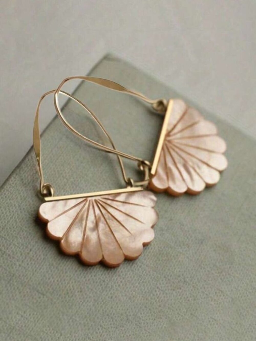 Flowerhoop earrings 2800